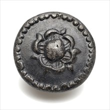 Tin button with flower embossed, button clothing accessory clothing soil find tin metal, cast Flat pewter knot. Disc-shaped