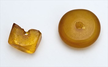 Square and disc-shaped amber bead, bead bead necklace jewelry clothing accessory clothing soil finding amber, archeology