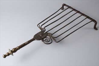 Decorated wrought iron trivets, trims iron brass, Hand-forged trivet of thin iron with brass knob on handle