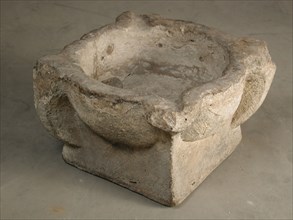Limestone mortar, auger equipment limestone stone cement, mince Round limestone mortar on flat square base. Opposite each other