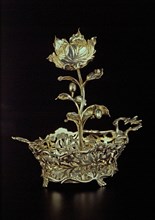 Silversmith: Anthony Huijs, Silver bridal candy basket with openwork walls decorated with flower and leaf motifs, handles