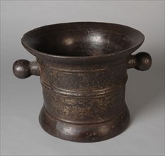 Bronze mortar with two handles, auger equipment bronze, edge 35.5 cast Around body on raised foot in the middle band