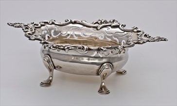 Silversmith: Anthony Huijs, Silver almond bin on four legs, almond container holder silver, sawn (openwork wall) Oval tray with