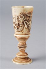 Carved ivory or legs of chalice decorated with sea creatures, cup drinking utensils tableware holder ivory? leg?, cut carved
