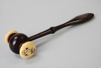 Chairman's gavel Royal Dutch Yacht Club, gavel hammer official symbol identification carrier silver metal ivory leg, w 7,5