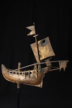 Gilded metal weather vane in the shape of herring pipe from Ooster Oudehoofdpoort, Rotterdam, weathervane building component