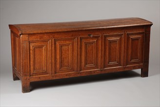 Oak wood case, archive case coffin cabinet furniture furniture interior design wood oak, Obverse: five profiled panels on the