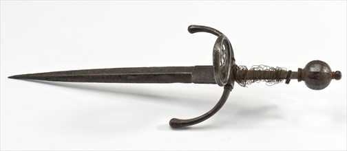 Left hander in Dutch style, with openwork blade and special handle, left hand dagger weapon soil find iron steel metal, cast