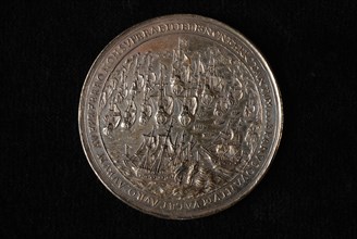 Medal with the silver fleet in the bay of Matanzas attacked by Dutch ships, penning footage silver, the Silver fleet in the bay