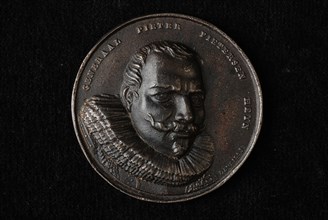 M.C. de Vries jr., Medal with Pieter Pietersz. Heyn (Piet Hein), penning footage iron, molded Portrait head of Piet Hein