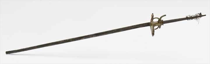 Early Dutch-style decorative dunes from the end of the seventeenth century, ornamental swords sword weapon weapon fragment soil