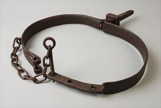 Body bracket belonging to pillory of Rotterdam scaffold, body bracket tool equipment iron bracket, Rotterdam executioner