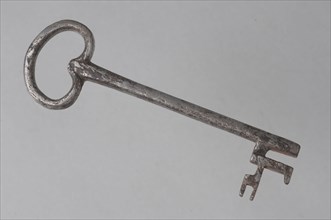 Iron key with heart-shaped eye, massive key handle and cruciform beards in beard, key iron value foundations iron, hand forged