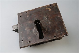 Iron sheet spring lock with rectangular lock plate, one lap and curl, door lock padlock lock closing device iron, Iron latch