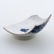 Bottom of small bowl with blue decor, industrial white goods, bowl of tea set soil find ceramic earthenware glaze lead glaze