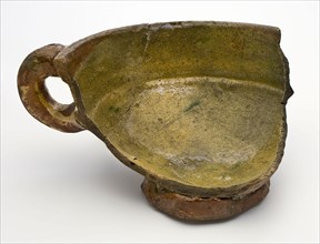 Half porridge bowl on stand, round, red earthenware, internal yellow glazed, papkom bowl crockery holder soil find ceramics