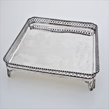 Silversmith: Rudolph Sondag, Square silver tray with raised edge and legs, tray tray holder silver, sawn cast Square smooth