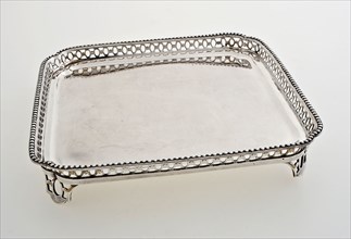Silversmith: Rudolph Sondag, Square silver tray with raised edge and legs, tray top holder silver, sawn cast Square smooth leaf