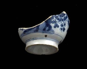 Gerrit Kam, Bottom of faience tea bowl on stand, marked, tea bowl bowl crockery holder tea service crockery earthenware ceramics
