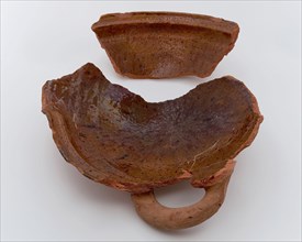Fragments of red earthenware and stoneware neck from cesspool in Groenendaal, storage jar pot holder soil find ceramic