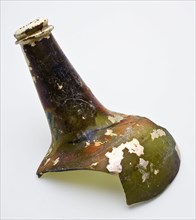 Fragment of body, shoulders, neck and mouth of abdominal bottle, bottle bottle wine bottle stock bottle bottle holder soil find