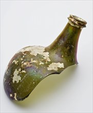 Fragment of body, shoulders, neck and mouth of abdominal bottle, bottle bottle wine bottle stock bottle bottle holder soil find