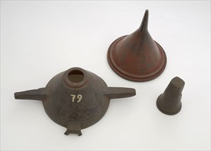 Pieter Jansz van 't Hof, Three-piece bronze mold for funnel with initials PVH and 1670, mold casting tool tools equipment base