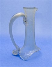 Fragment of shoulders, neck, mouth, pouring lip and handle of pouring bottle, bottle holder soil find glass, free blown