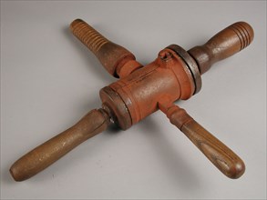 Four-piece bronze mold of 2 dl measuring jug, cast molding tool tools base metal bronze wood iron, cast cast Four-piece bronze