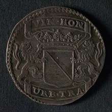 Medal from the Utrecht wine buyers' guild, jeton utility medal medal silver, crowned escutcheon of the city of Utrecht