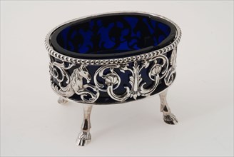 Silversmith: Rudolph Sondag, Salt container silver holder on legs with blue glass tray, salt vessel tableware holder silver