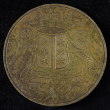 Medal awarded by the Curators of the Latin School in Gouda, penning footage copper silver gold, engraved, The crowned coat