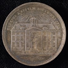Vroedschaps Medal of Leeuwarden, tooling medal penning identification carrier silver, city hall above which radiant sun