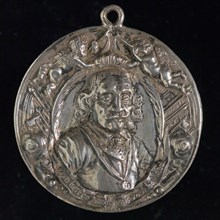 Medal on the death of Maarten Harpertszoon Tromp, death certificate medal silver, 50 gram, in raised relief bust Tromp Two