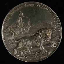 Joannes Lutma, Medal on the peace of Breda, penny footage silver, Dutch lion tramples war gear; beneath LEO BATAVUS