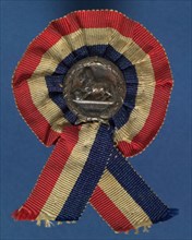 50-year remembrance mark of the Battle of Waterloo, bearmark identification carrier silver textile h 2,5 (penny), (rosette) Bow
