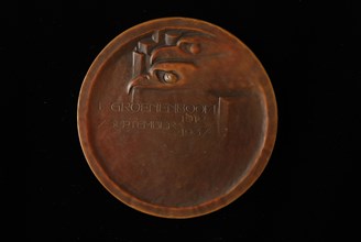 N.V. Ateliers voor Edelsmeed- en Penningkunst v.h. "Koninklijke Begeer", Medal of De Erven De Widow Van Nelle N.V., awarded