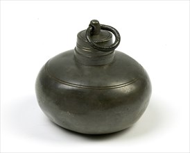 Tinsmith: Andreas van Duyveland, Mixture jug, mugs jug jug holder tin, (with lid) molded Round body narrowing neck with screw