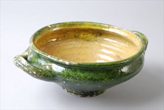 Pottery bowl with two horizontal ears, wide model with small foot, ear bowl bowl container holder soil find ceramic glaze lead