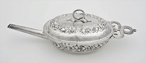 Silver sick chicken, sickle barrel holder silver, driven cast Oval shallow tray with set cast-in ear, three braided loops