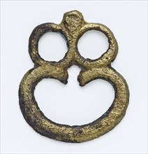 Center piece of brass buckle, consisting of three eyes, buckle harness clothing accessory clothing ground find copper brass
