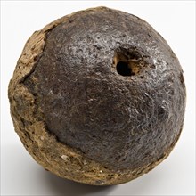 Brisant grenade or round hollow ball for precharging cannon that gives blows to men by blasting, grenade bullet projectile