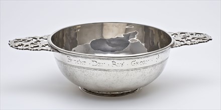 Silversmith: Abraham Verschuyren, Silver brandy bowl with BVIGHT. PINE TREE. RYS. GREEN., brandy bowl bowl crockery holder