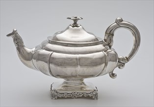 Silversmith: Johannes van Vorst, Silver teapot with flower as bud, teapot tableware holder silver, cast driven Rectangular model