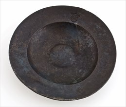 Small pewter dish with bevelled edge and partly curved bottom, marked, plate crockery holder soil find tin, cast Small tin plate