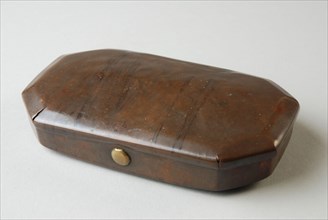 Copper tobacco box, red copper with yellow copper push button, tobacco box holder copper brass metal vegetable material, Copper