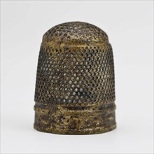 Copper molded thimble, thimble sewing kit soil find copper brass metal, cast Copper molded thimble with round pits on top