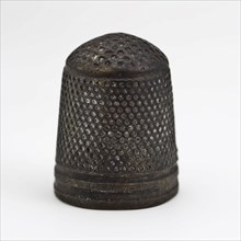 Copper molded thimble and waffle pattern, thimble sewing kit soil find copper brass metal, cast Copper molded thimble