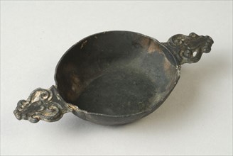 Tinsmith: Johannes van Rees, Small pewter brandy bowl with carved, outstanding ears, brandy bowl bowl dolls crockery holder toy