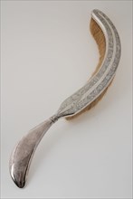 Silversmith: J.H. Carstens, Silver s-shaped dustpan, dustpan sweeper silver, inserted Curved handle attached to curved brush
